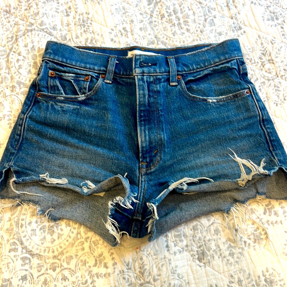 Abercrombie & Fitch The Mom Short Womens 26/2 High Rise Denim Cut Off Distressed